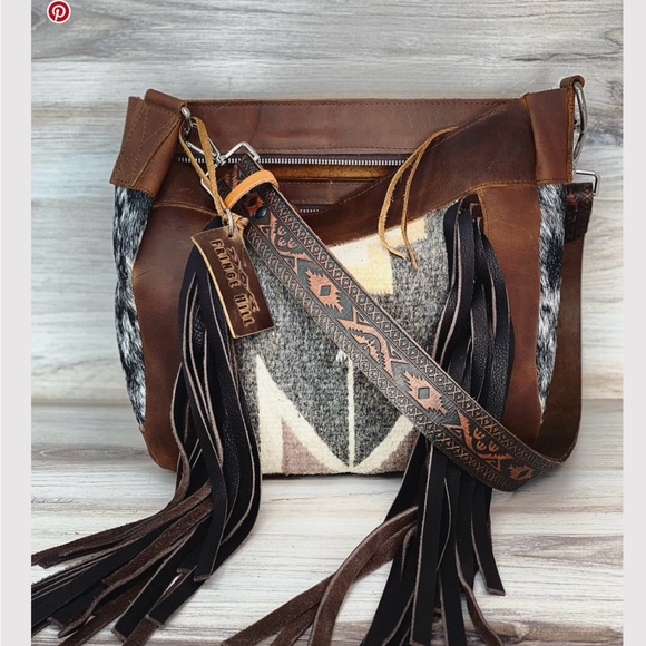 Fringe Hill Design crossbody Saddle Puebla Mesa cowhide WEEKEND SALE 🎉🥳🎉 - Picture 12 of 12